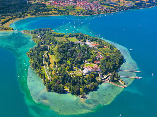 Luftbild der Insel Mainau  im Bodensee