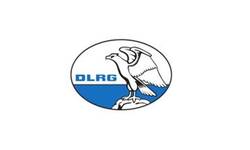 Das Bild zeigt ein ovales Logo mit einem Adler und den Buchstaben "DLRG" auf blau-weißem Hintergrund.