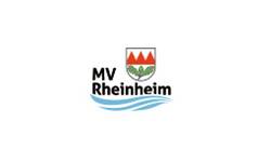 Das Bild zeigt ein Logo mit der Aufschrift "MV Rheinheim", einem Wappen mit drei roten Zinnen über grünem Laub und blauen Wellenlinien darunter.